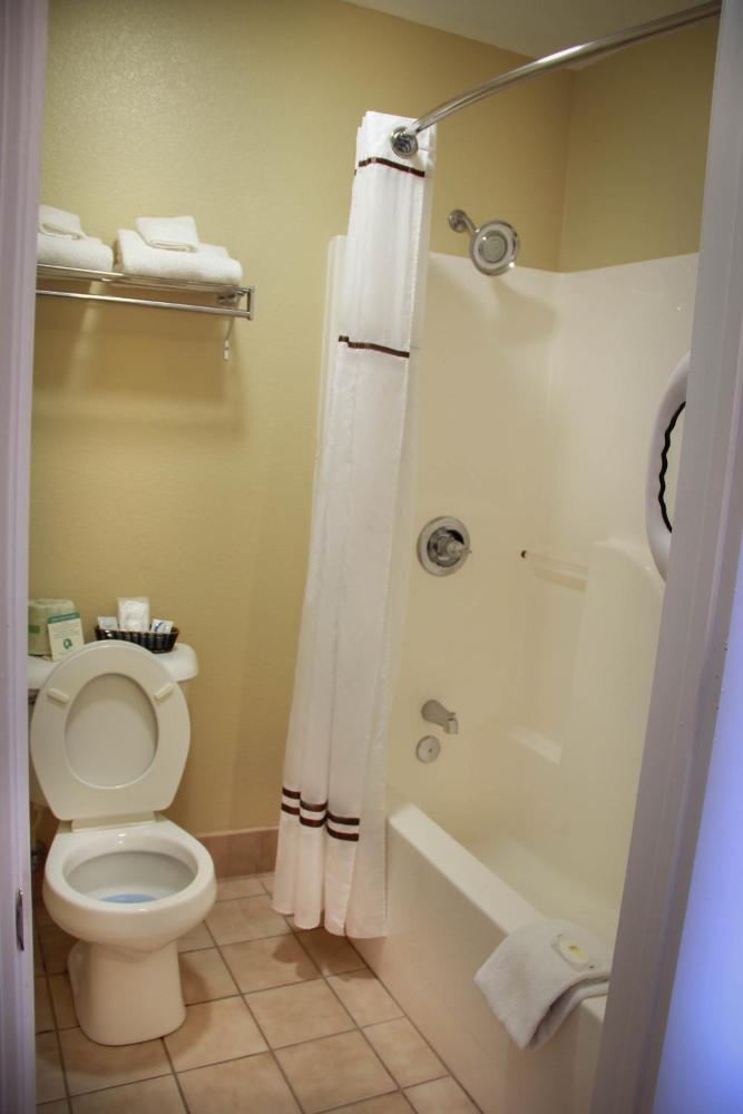 King Room - Non-Smoking interior